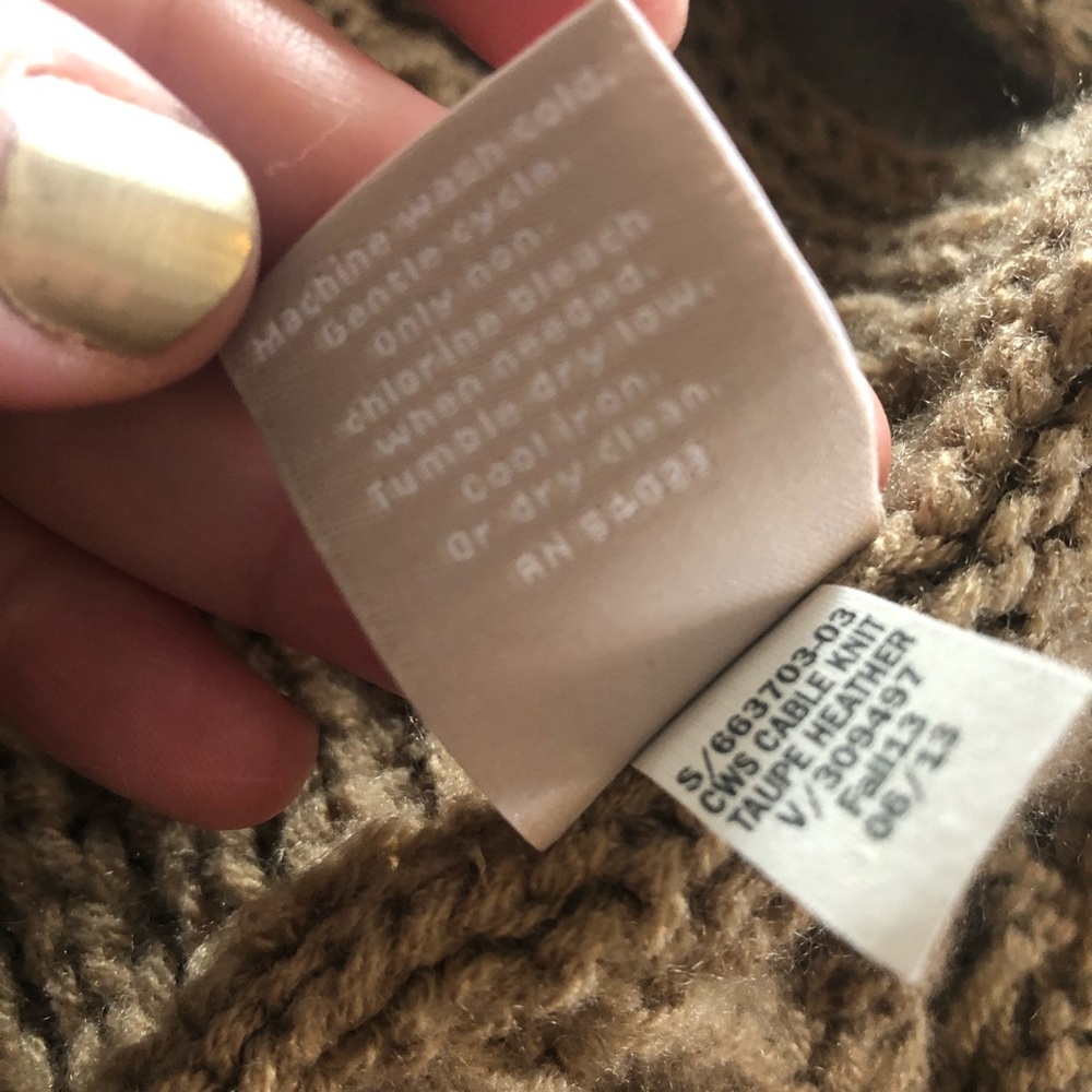 Banana Republic circle scarf - Picture 3 of 3